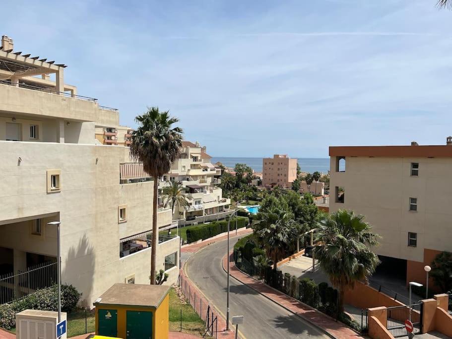 Benalmadena Costa Malaga Apartamento Muy Acogedor Con Vistas Al Mar Terraza Gigante Para Verano E Invierno Parking Luaran gambar